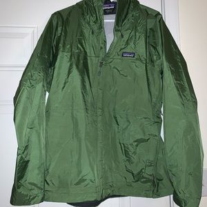 Like new womens Patagonia raincoat XL